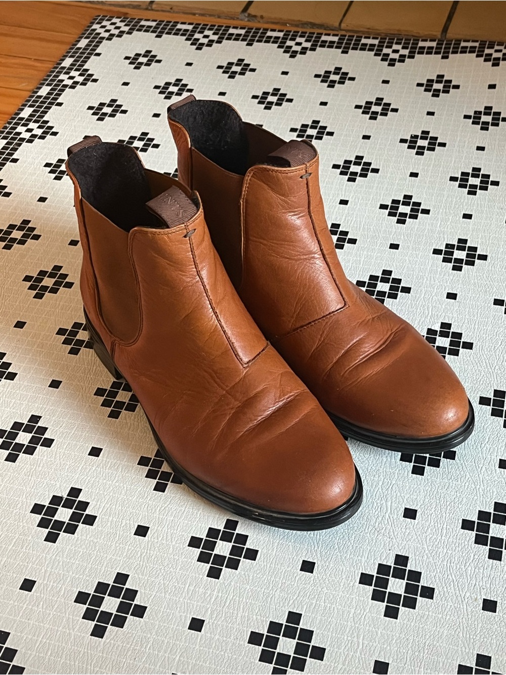 Women’s Ten Points lined leather Chelsea boots size 39 / 8.5